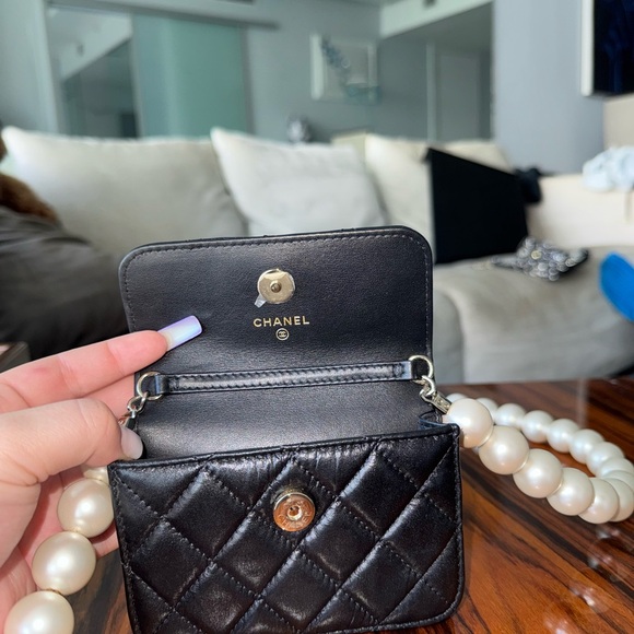 Chanel Crossbody Bag - 2021 Maxi Pearl Mini Wallet on Chain - Picture 5 of 6